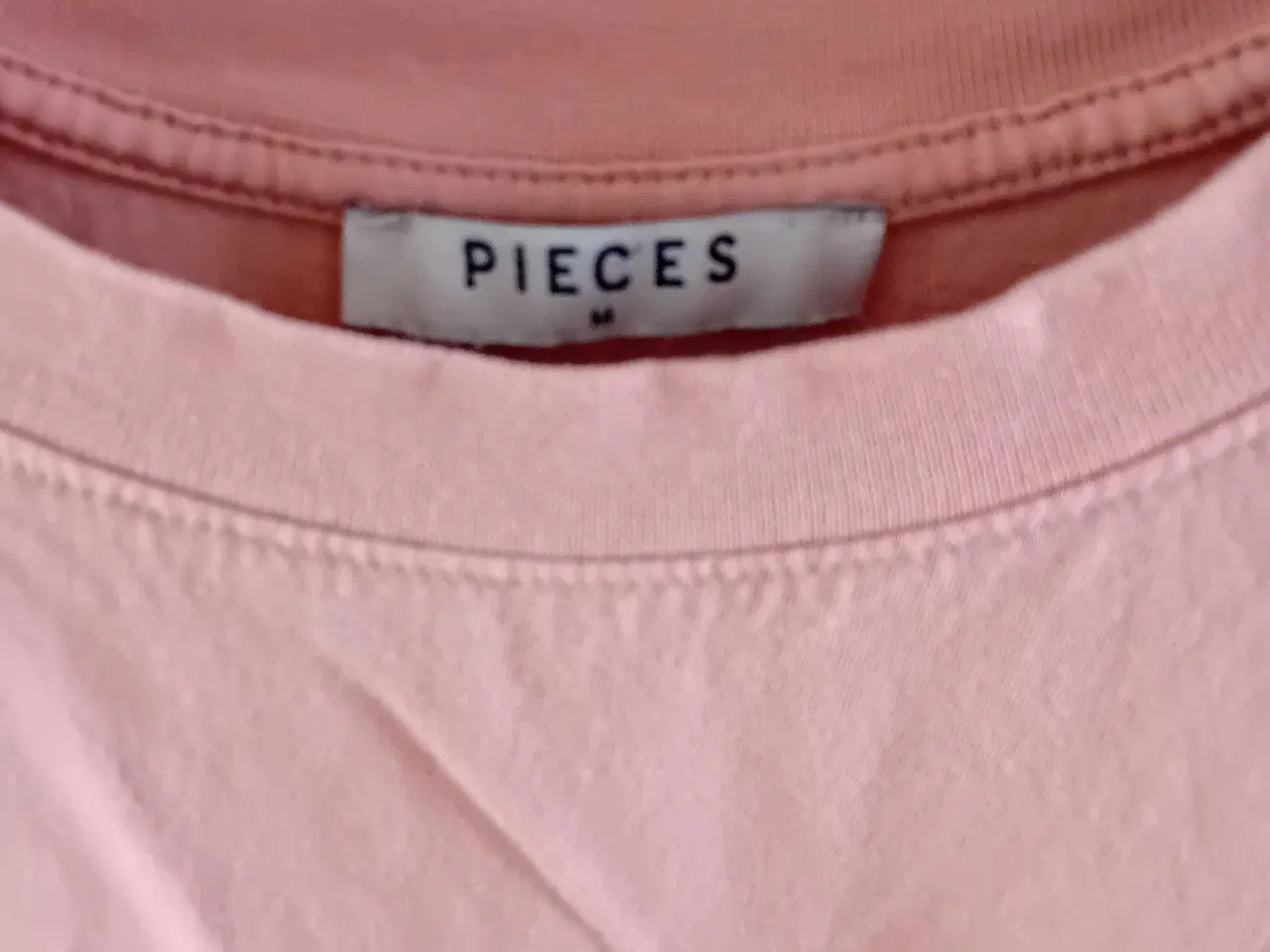 Billede 2 - Pieces TShirt. Str M