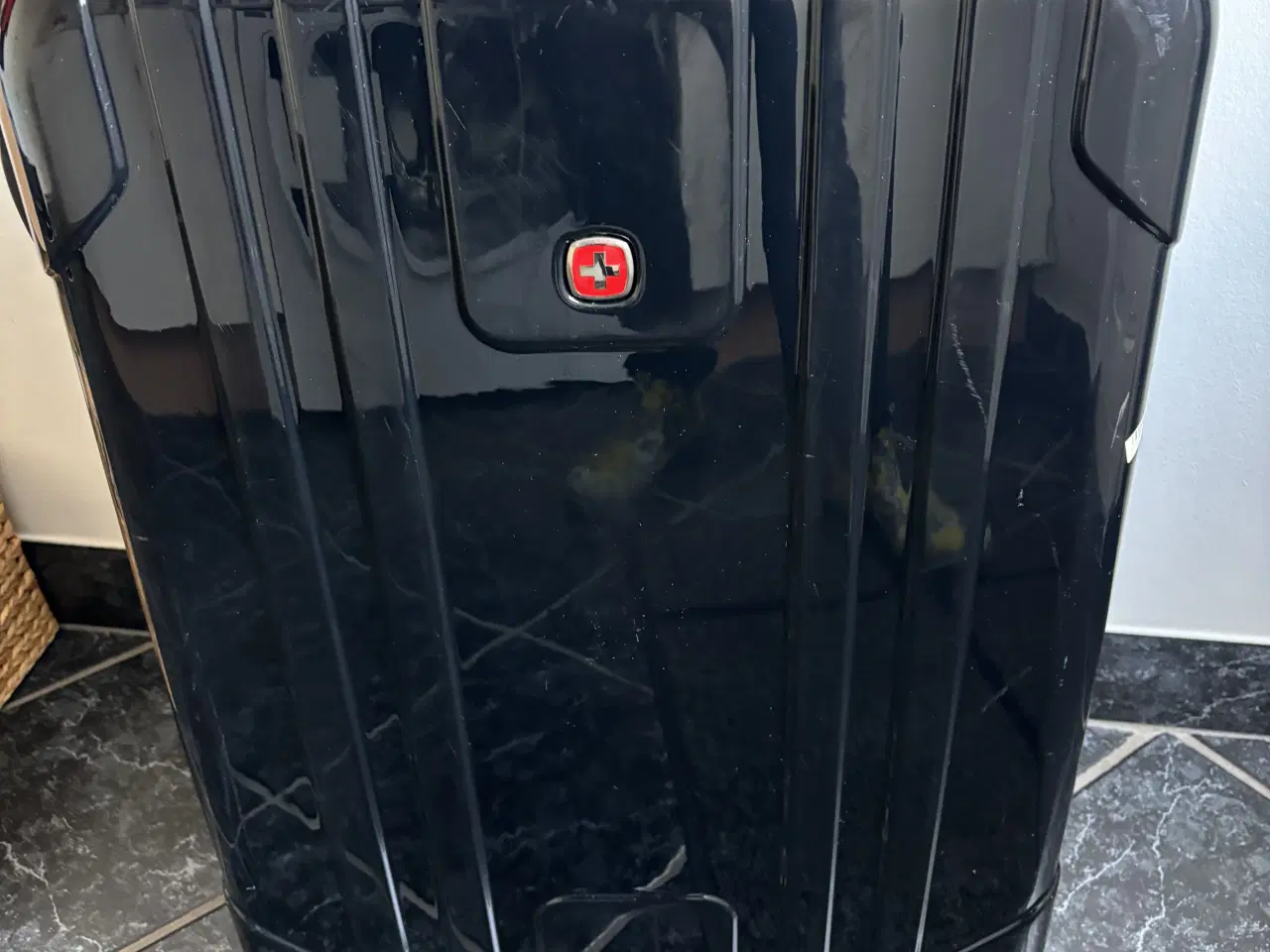 Billede 1 - Lækker rejsekuffert hardbox of med gode hjul