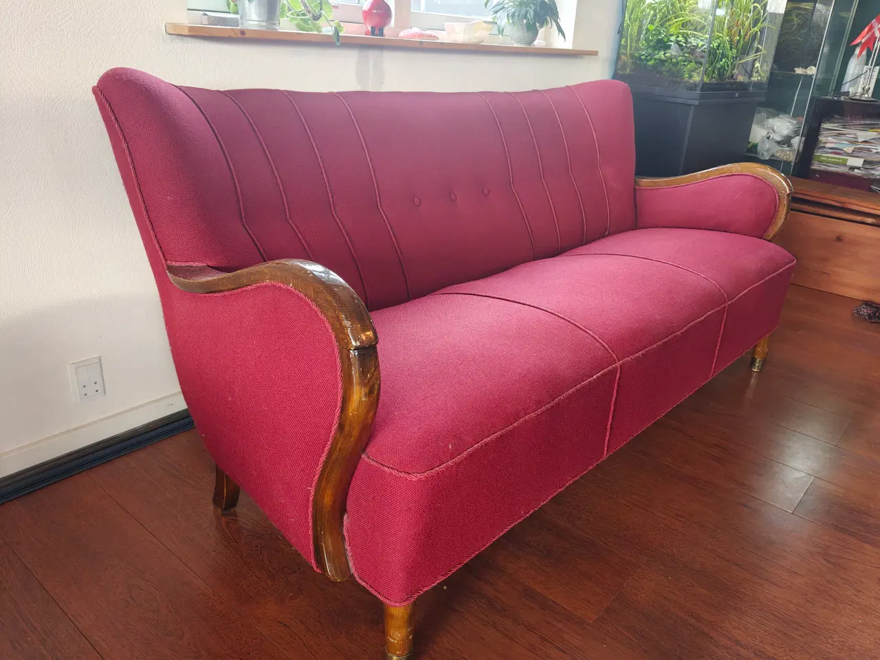 Billede 5 - Sofagruppe med bord i rødt stof