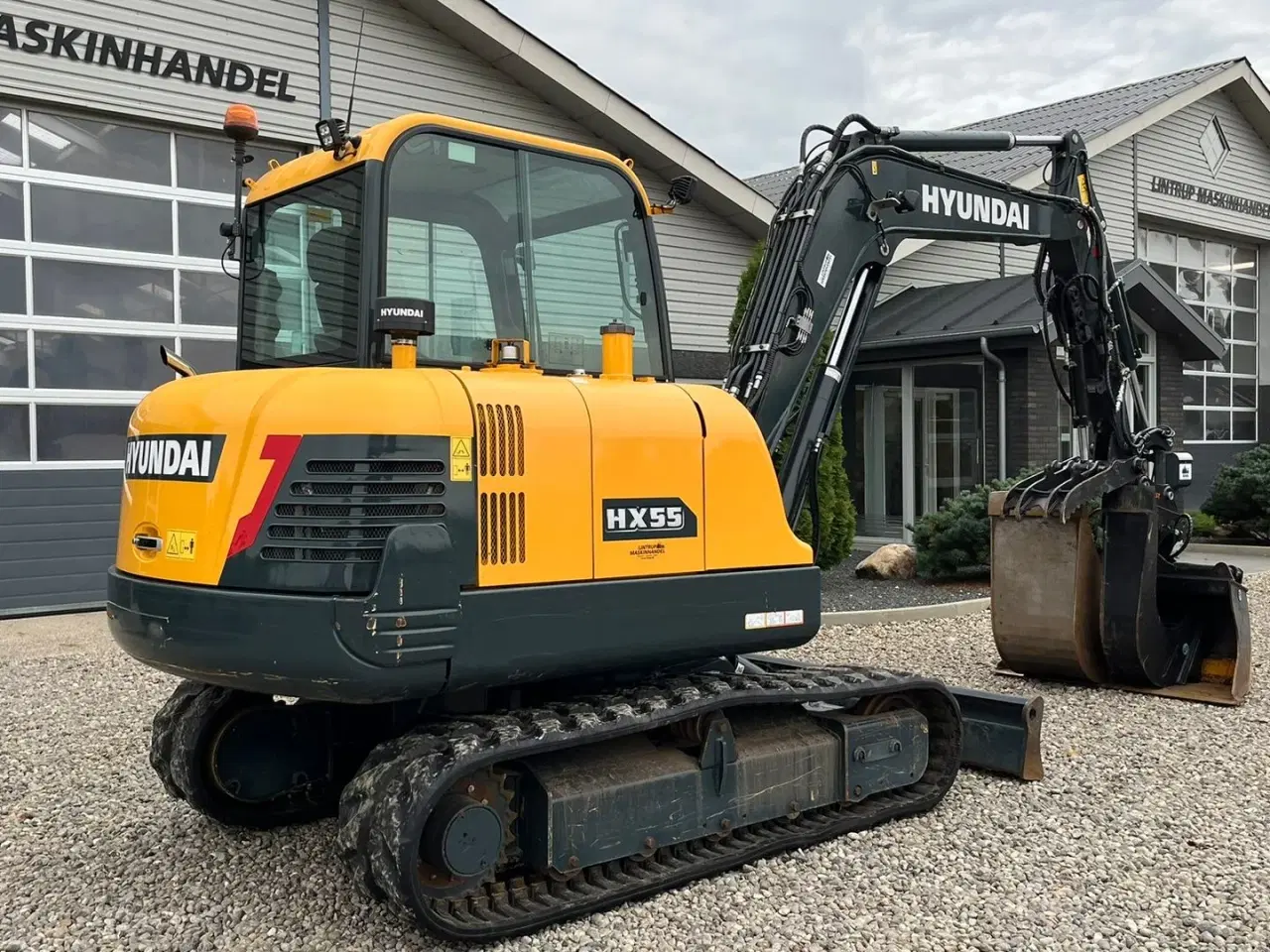 Billede 18 - Hyundai HX55 Med Hydrema skifte og centralsmørring og grab-klo på. Udlejes, også med forkøbsret.