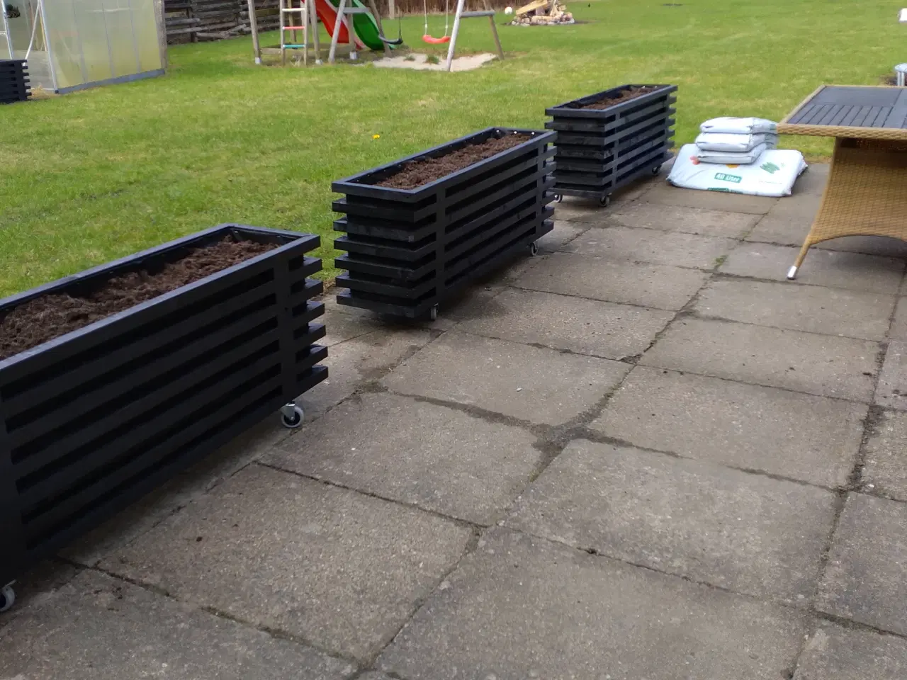 Billede 9 - Højbede på mål.