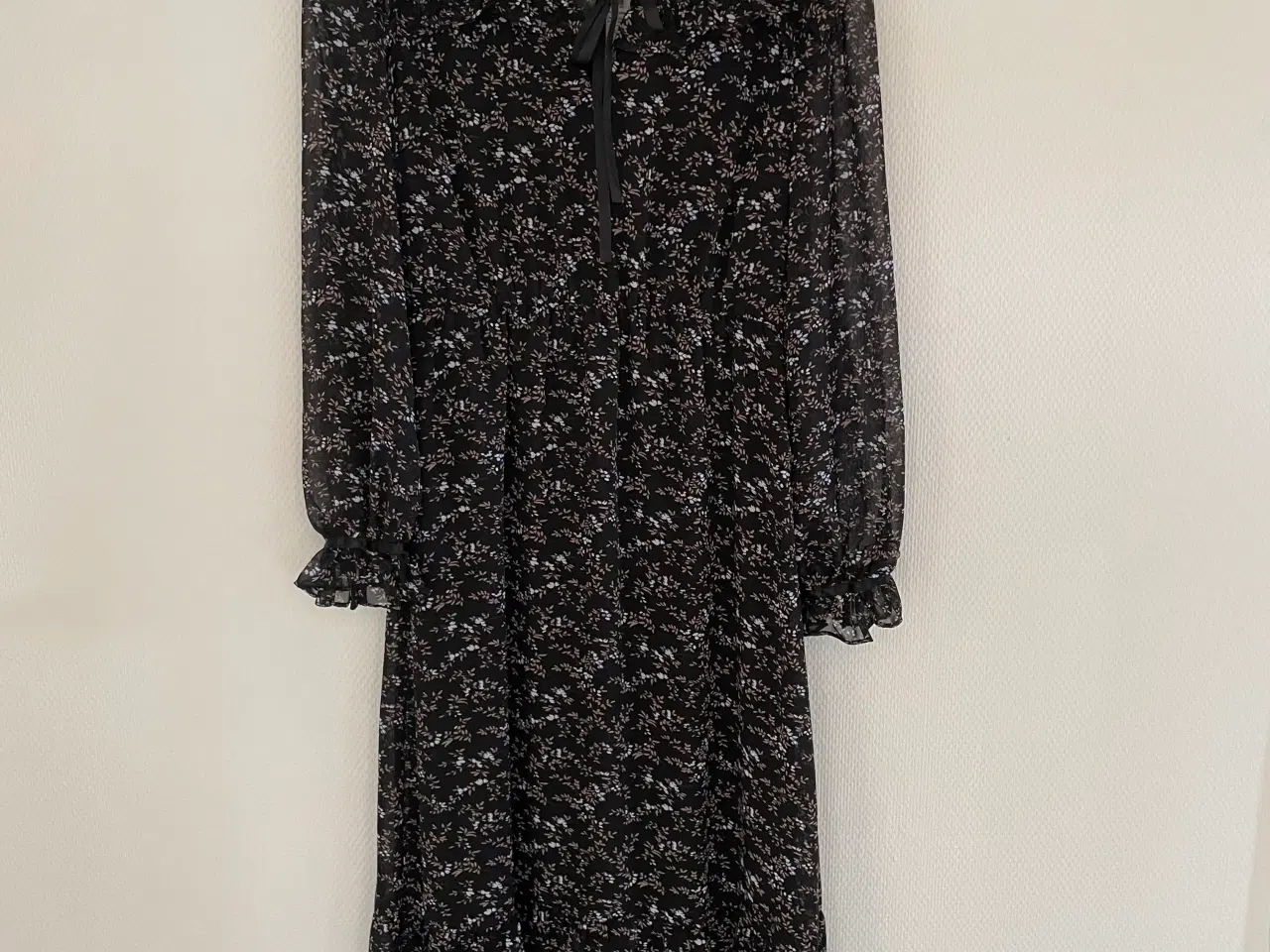 Billede 2 - Kjole Peices Str XS Ny.Pris 30kr