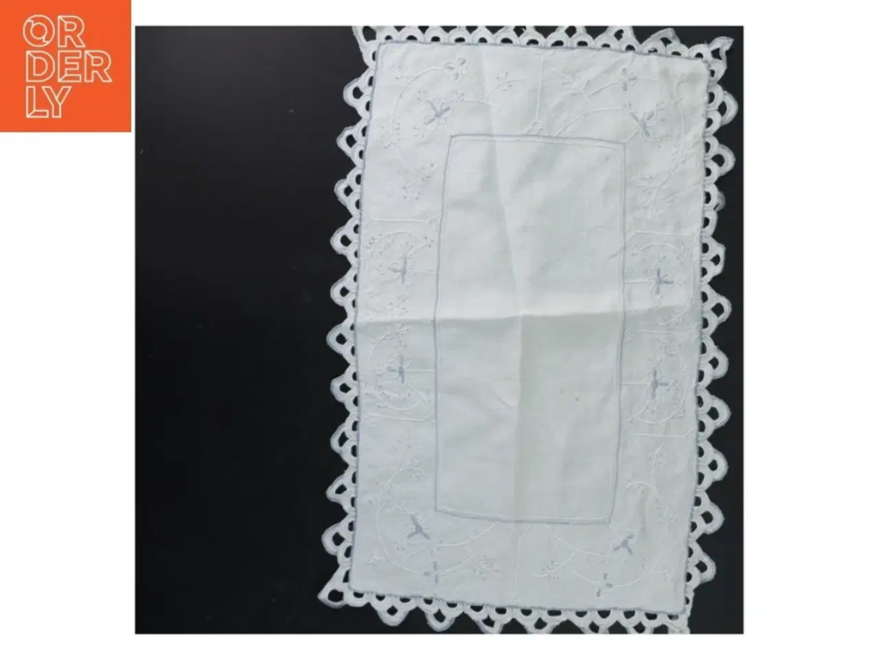 Billede 1 - Broderet bordløber (str. 44x28 cm)