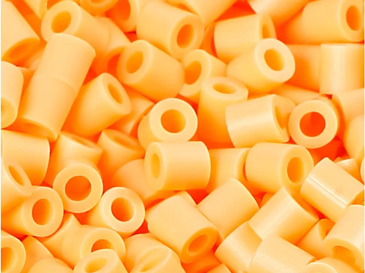 Billede 1 - PhotoPearls, str. 5x5 mm, hulstr. 2,5 mm, medium, lys orange (26), 1100stk./ 1 pk.