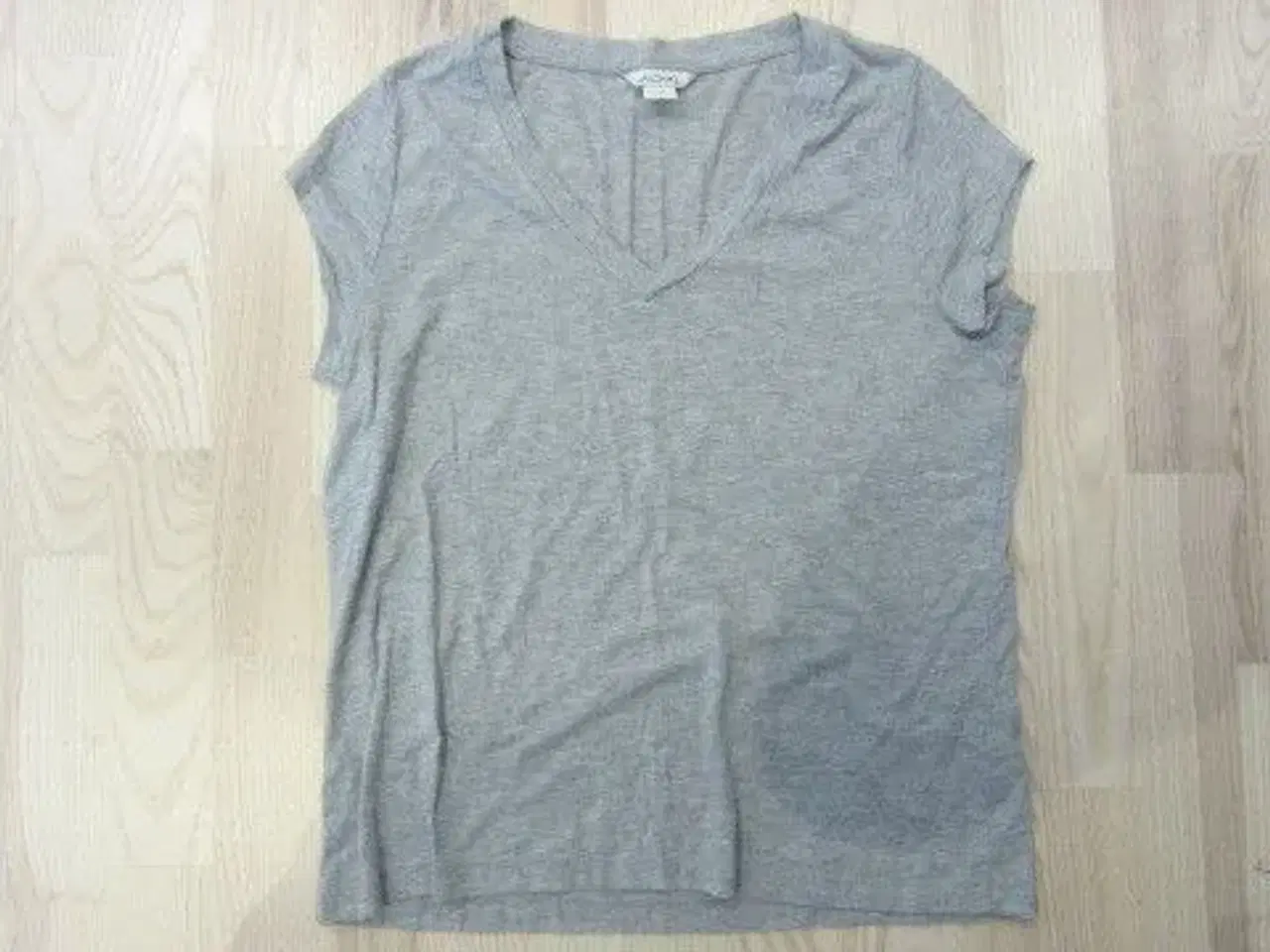 Billede 1 - Str. S, grå t-shirt fra MONKI