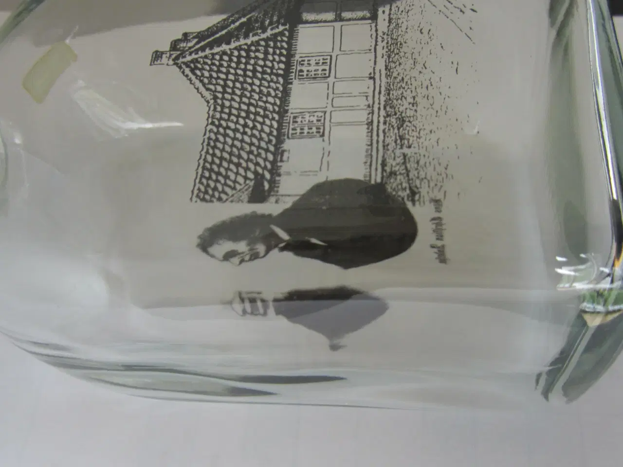 Billede 2 - H.C. Andersen karaffel. HCA med bolig.