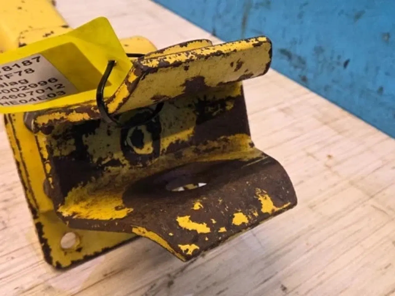Billede 9 - New Holland TF78 Trækbeslag 84002996