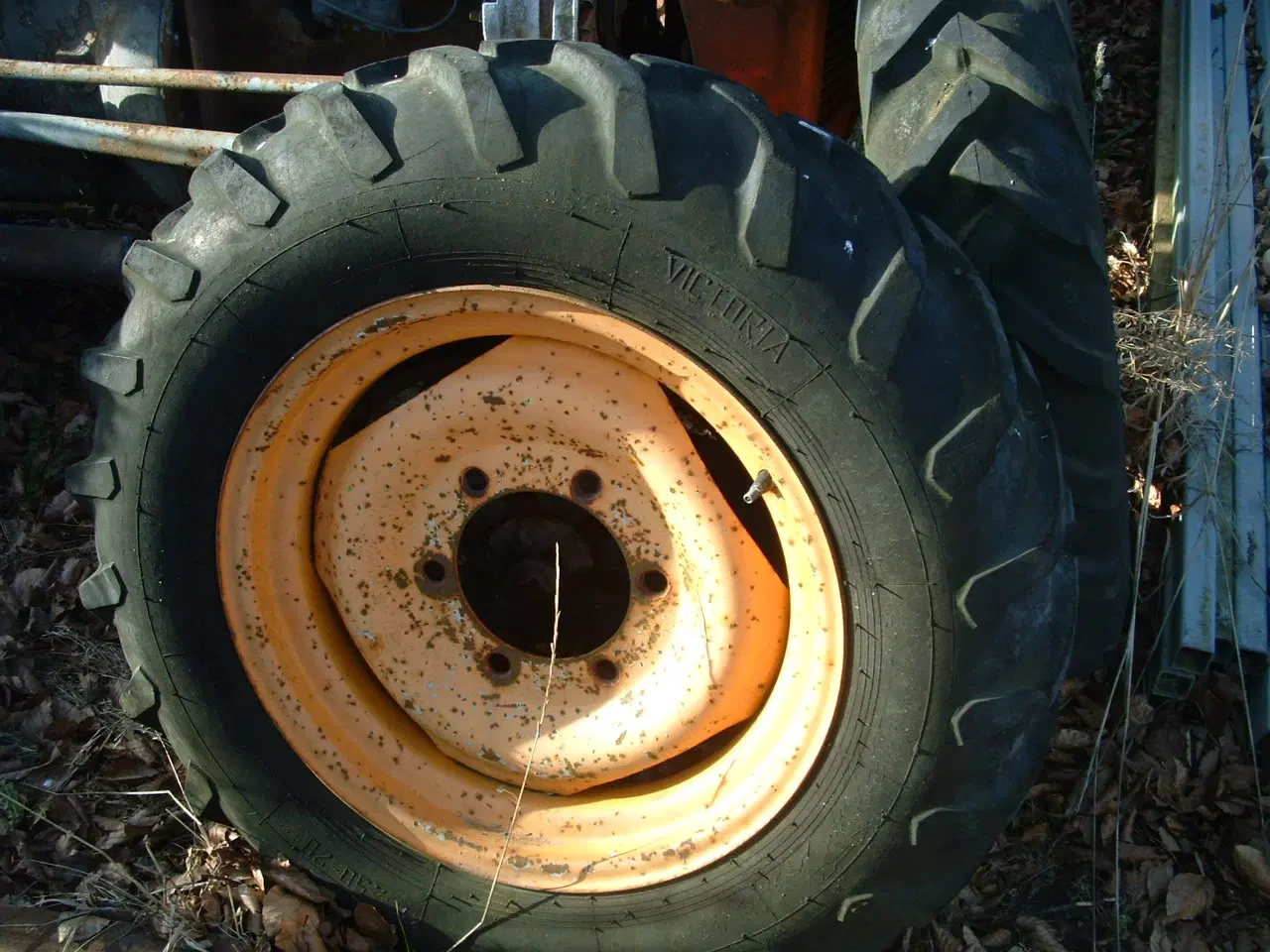 Billede 1 - 2 hjul til lille traktor 7,50x20 med fælge 