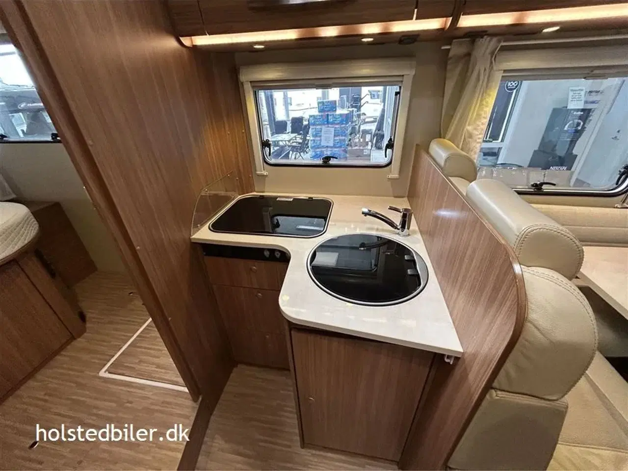 Billede 12 - 2017 - Carado T 449 Perfect 10   Automatgear, queensbed og udstyr.