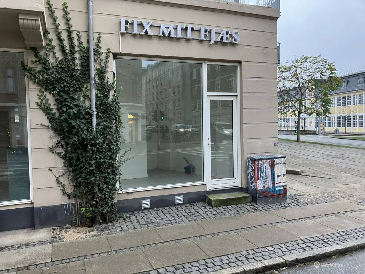 Billede 2 - Pæn istandsat butik ved indkørsel til spinderiet