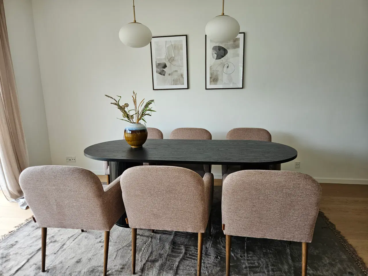Billede 2 - Ovalt spisebord med 6 stole