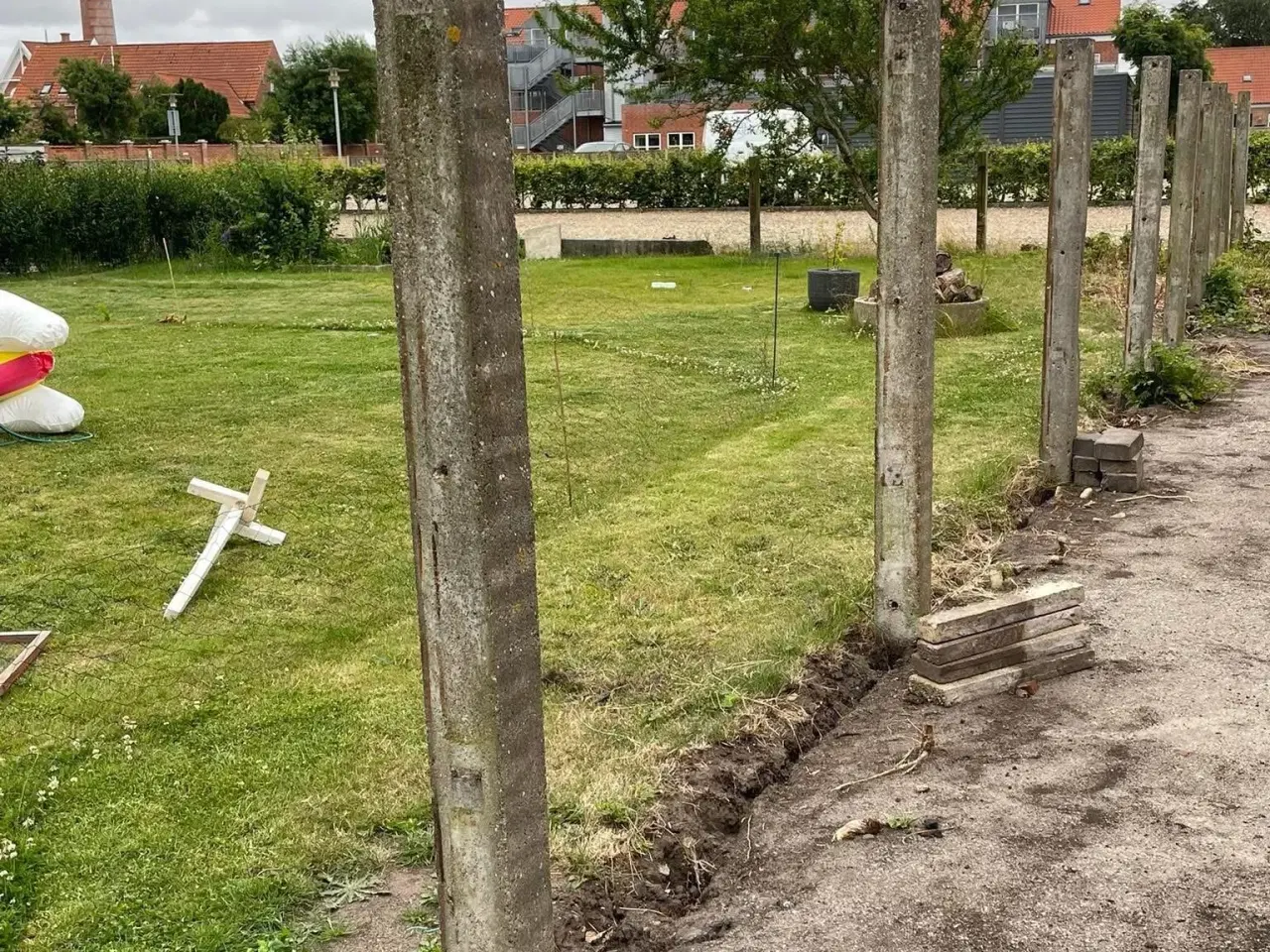 Billede 1 - Beton pæle evt til hegn
