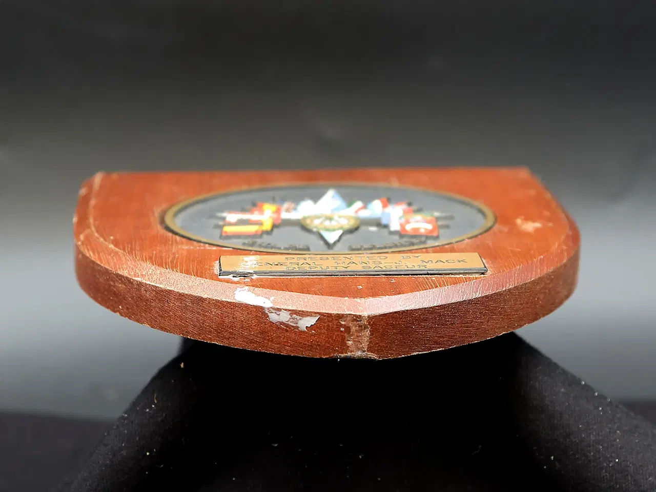 Billede 7 - NATO SHAPE våbenskjold – General Hans-J. Mack