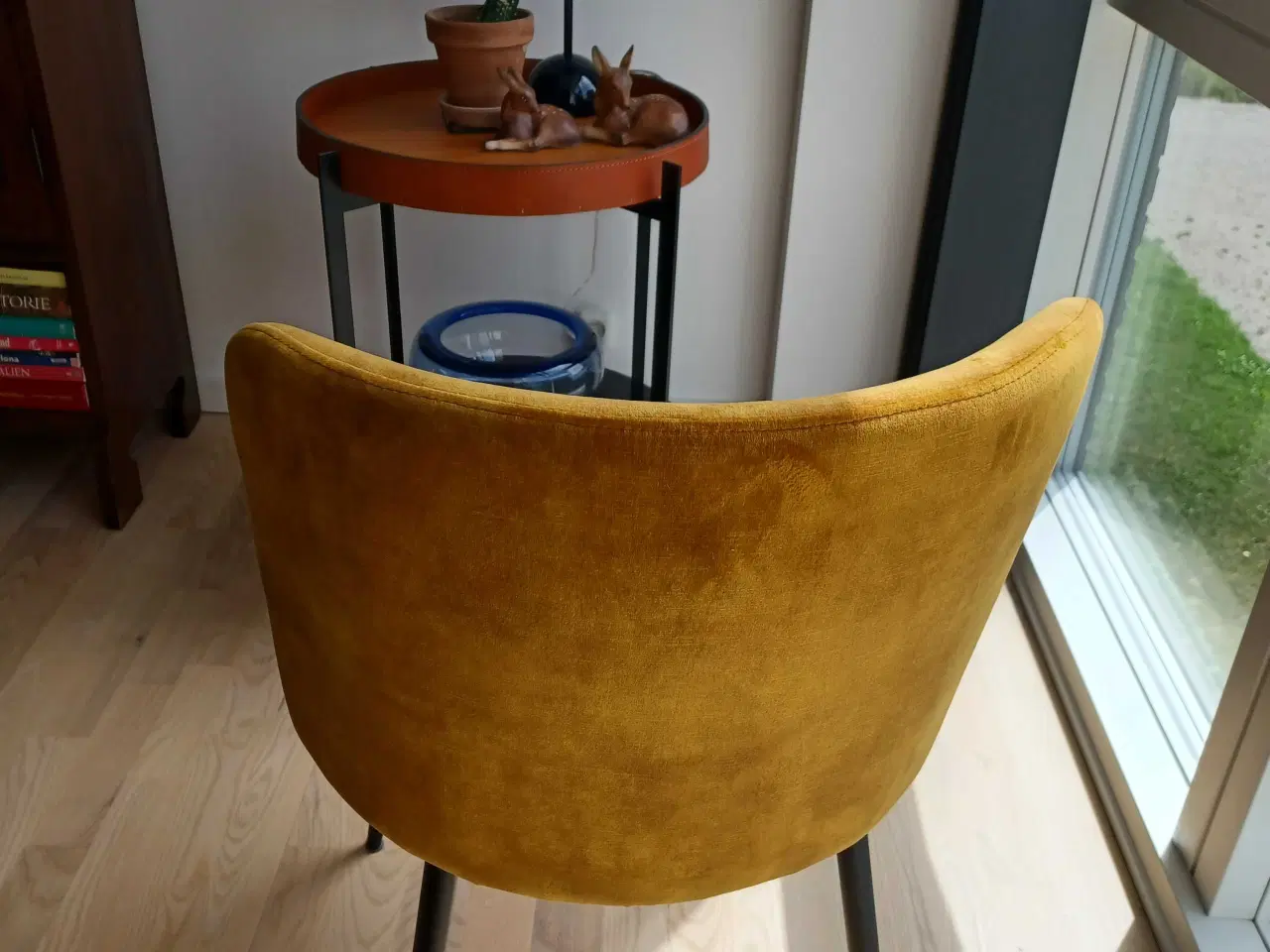 Billede 4 - Stol i flot velour stof