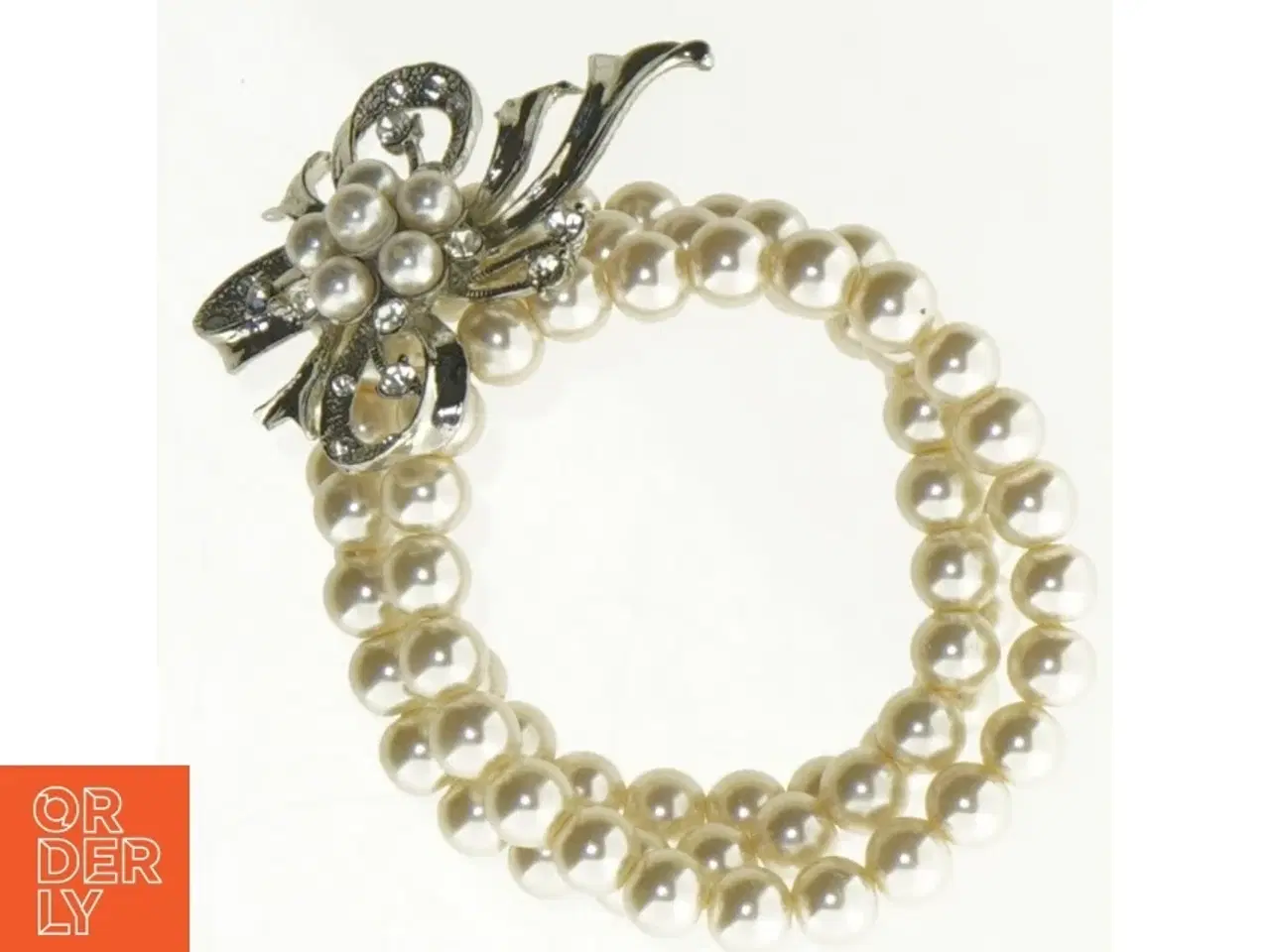 Billede 3 - Perlearmbånd med blomsterdetalje (str. Ø 5 cm)