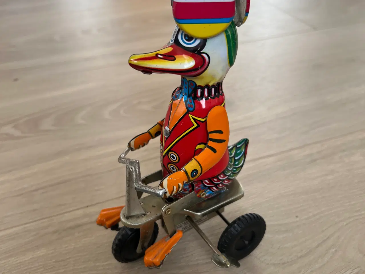 Billede 1 - Blikpladelegetøj And på Trehjulet cykel