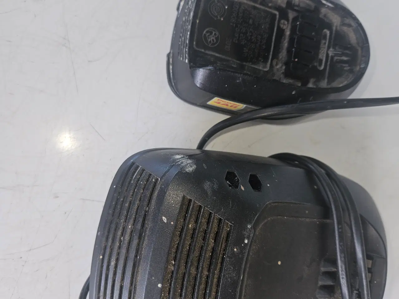 Billede 3 - re skrue maskine fra bosch med 2 batterier og opla