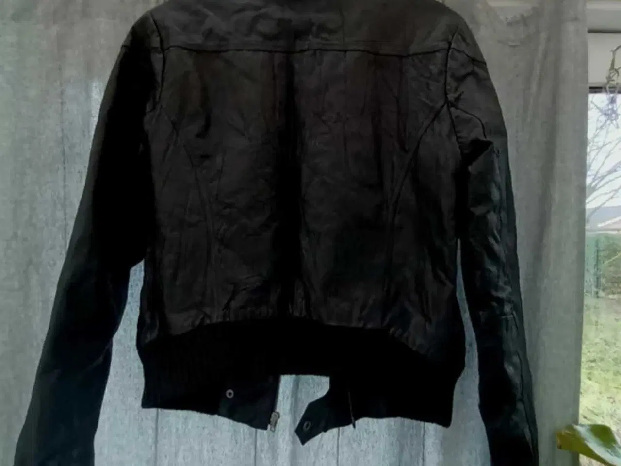 Billede 2 - Sort læderjakke 