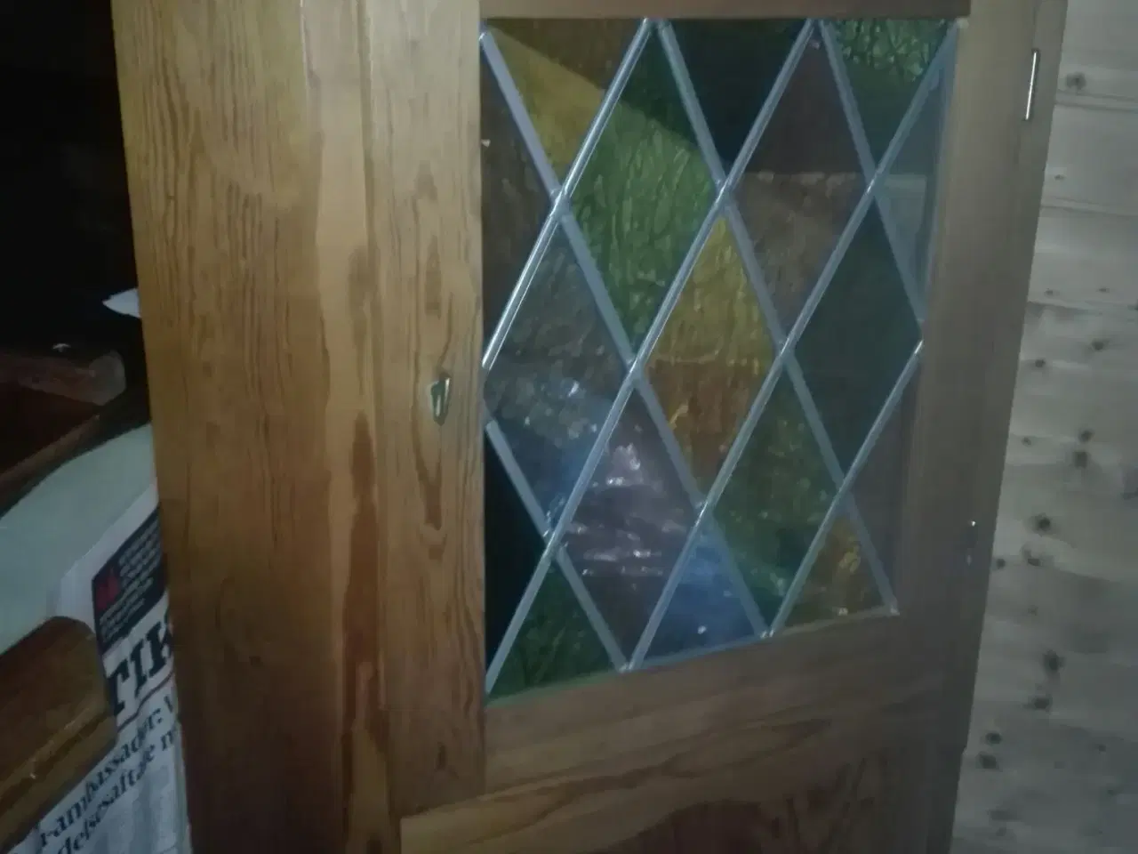 Billede 1 - Hjørneskab med blyindf. ruder. Giv et bud!