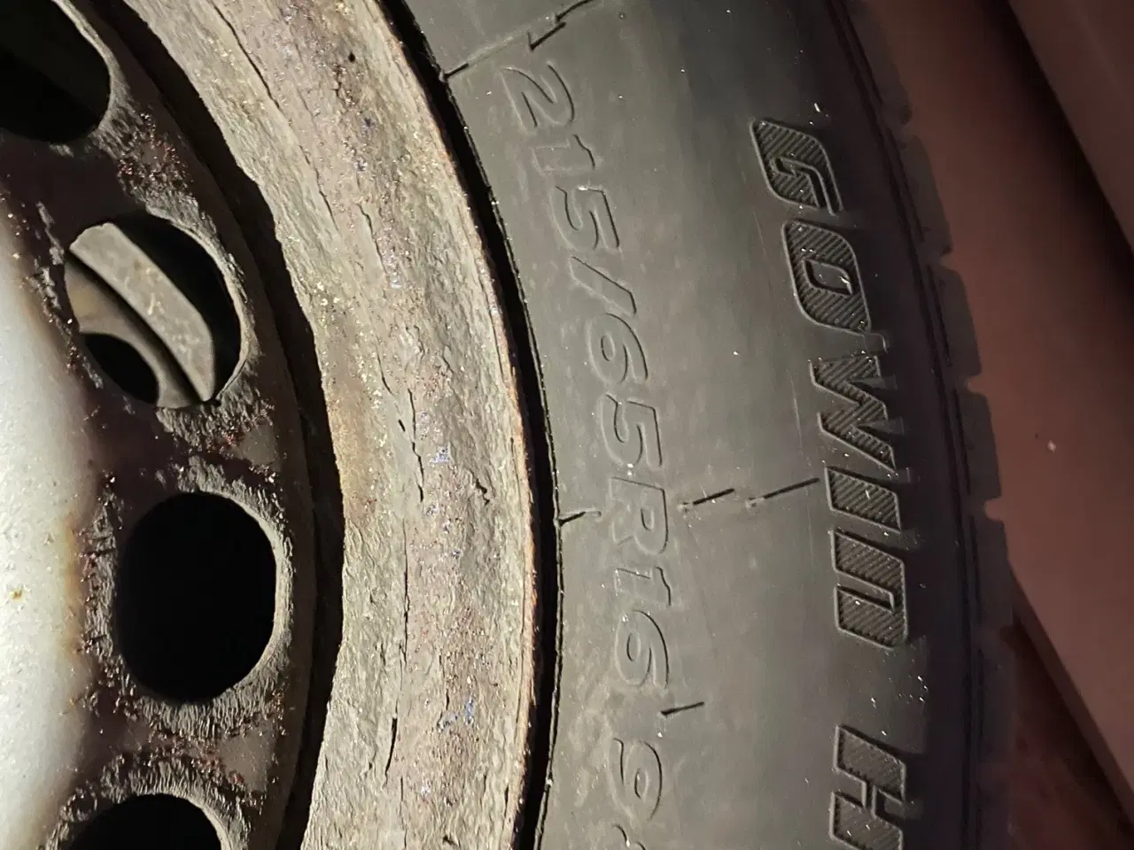 Billede 4 - Næsten nye 215/65R16 Fortuna vinterdæk sælges