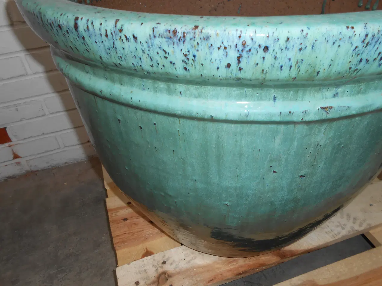 Billede 9 - 2 store nye flotte frosikret glaseret havekrukker