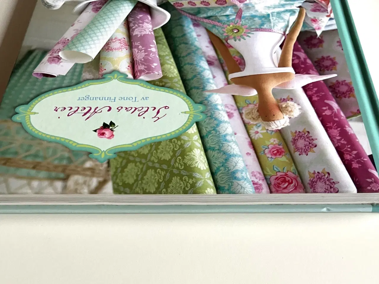 Billede 11 - Tildas atelier. Av Tone Finnanger (Norsk)