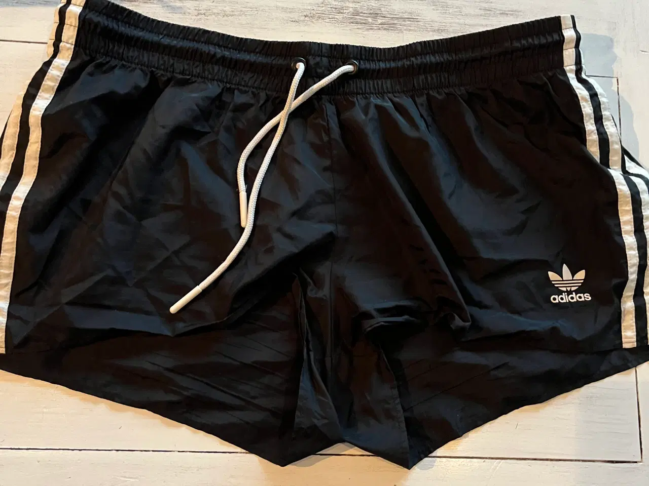 Billede 1 - Adidas shorts str 40