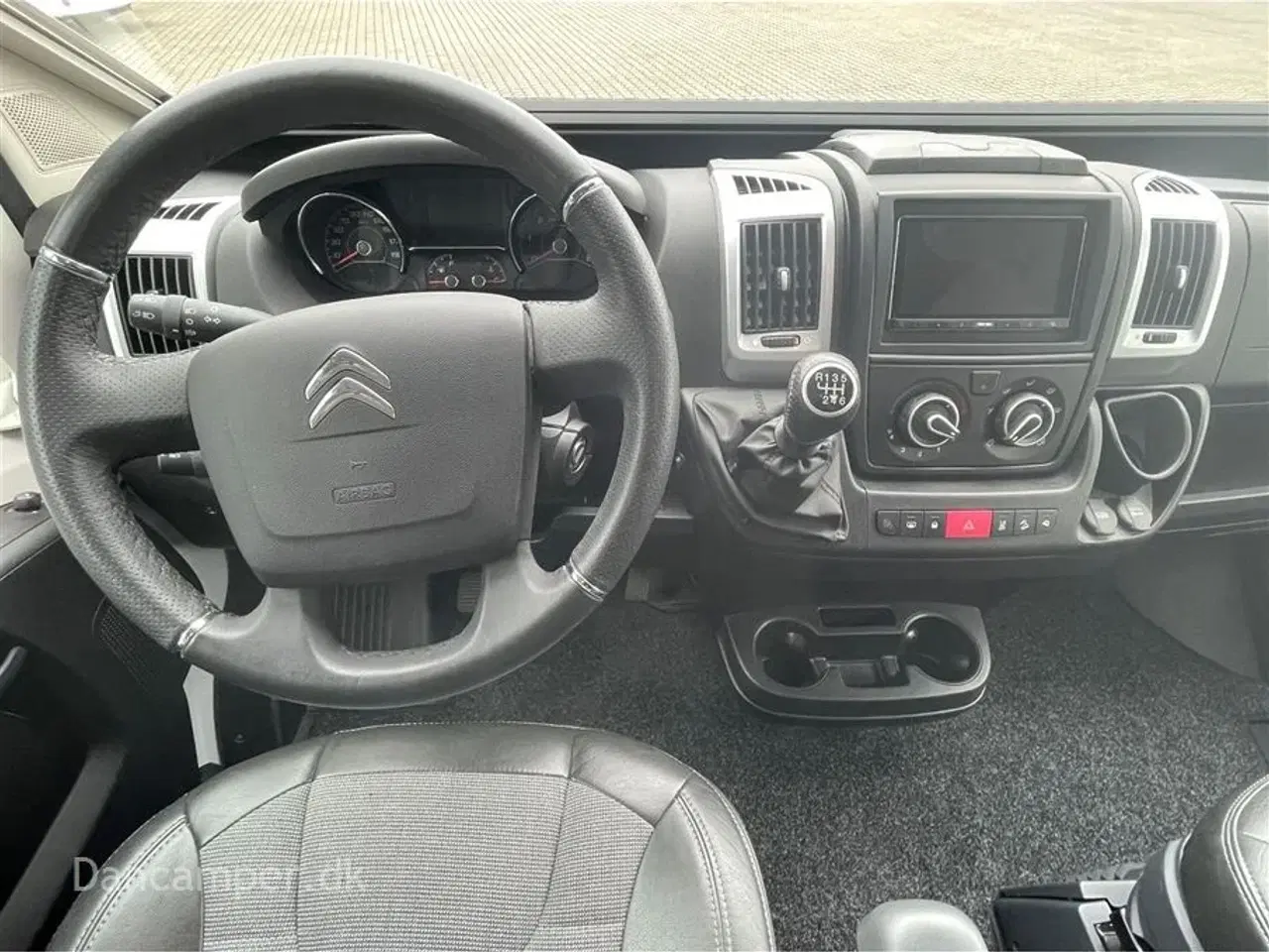 Billede 11 - 2023 - Adria Twin Axess 600 SP Kort og rummelig campervan kun kørt få km