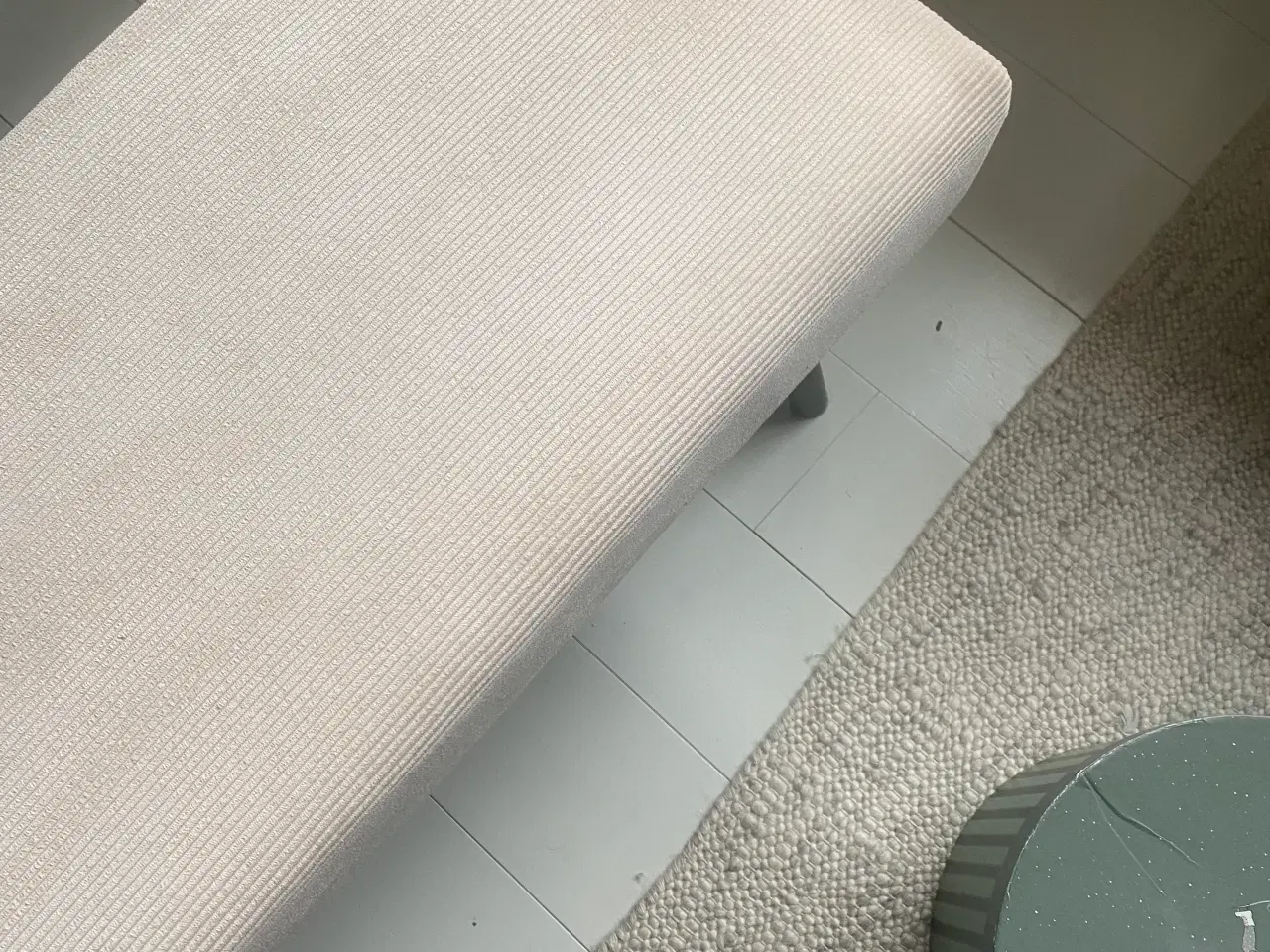 Billede 3 - Bænk med lys beige fløjl