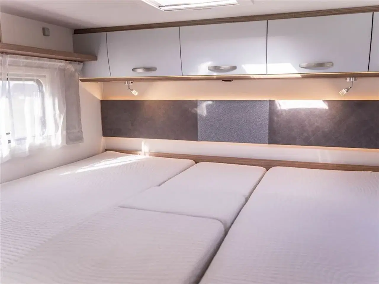 Billede 40 - 2021 - Carado I 338 Aut.   Topudstyret Helintegreret Carado med automatgear