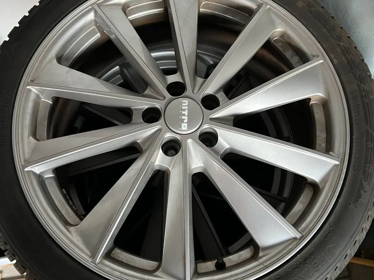 Billede 1 - 245/45R20 vinterdæk på alufælge