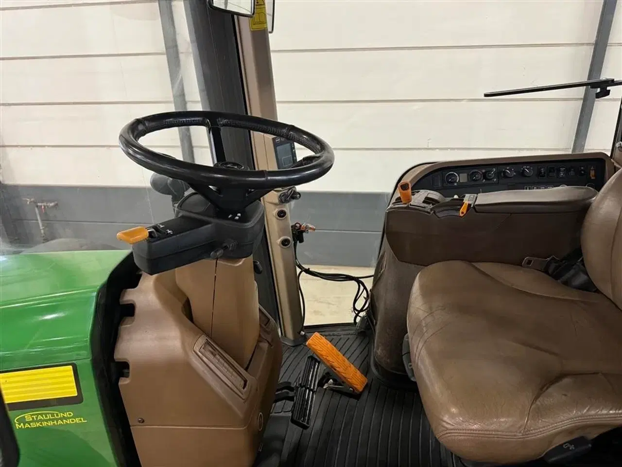 Billede 14 - John Deere 8530 Autopower Monteret med luft, frontlift og står på nye dæk.