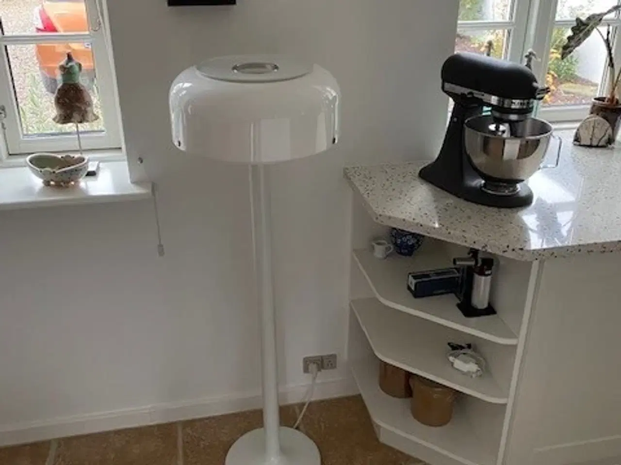 Billede 2 - Standerlampe - hvid - Anders Pehrson - velholdt