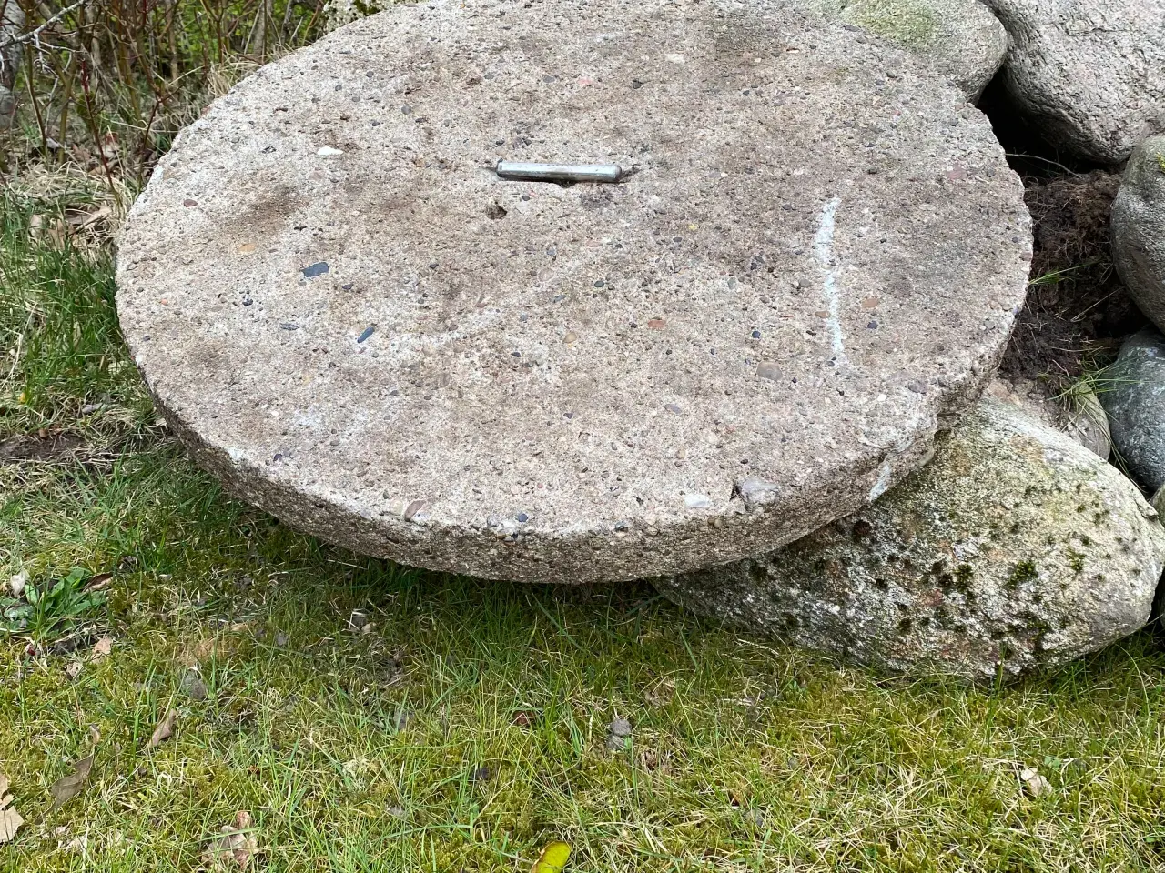 Billede 2 - Brøndæksel. Låg