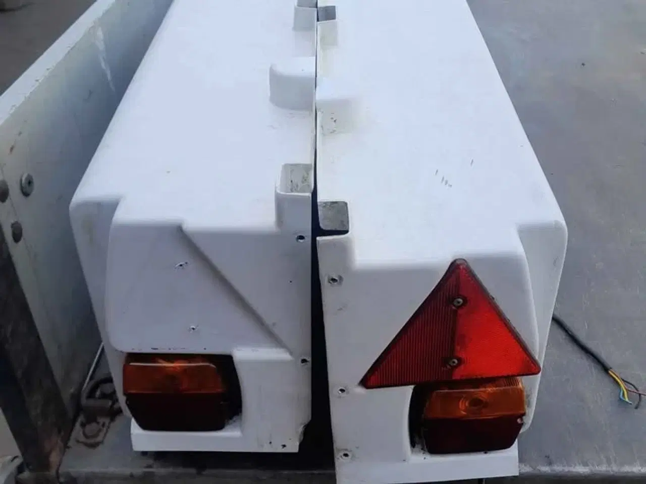 Billede 1 - Bagskærme m.m. til Randers hestetrailer