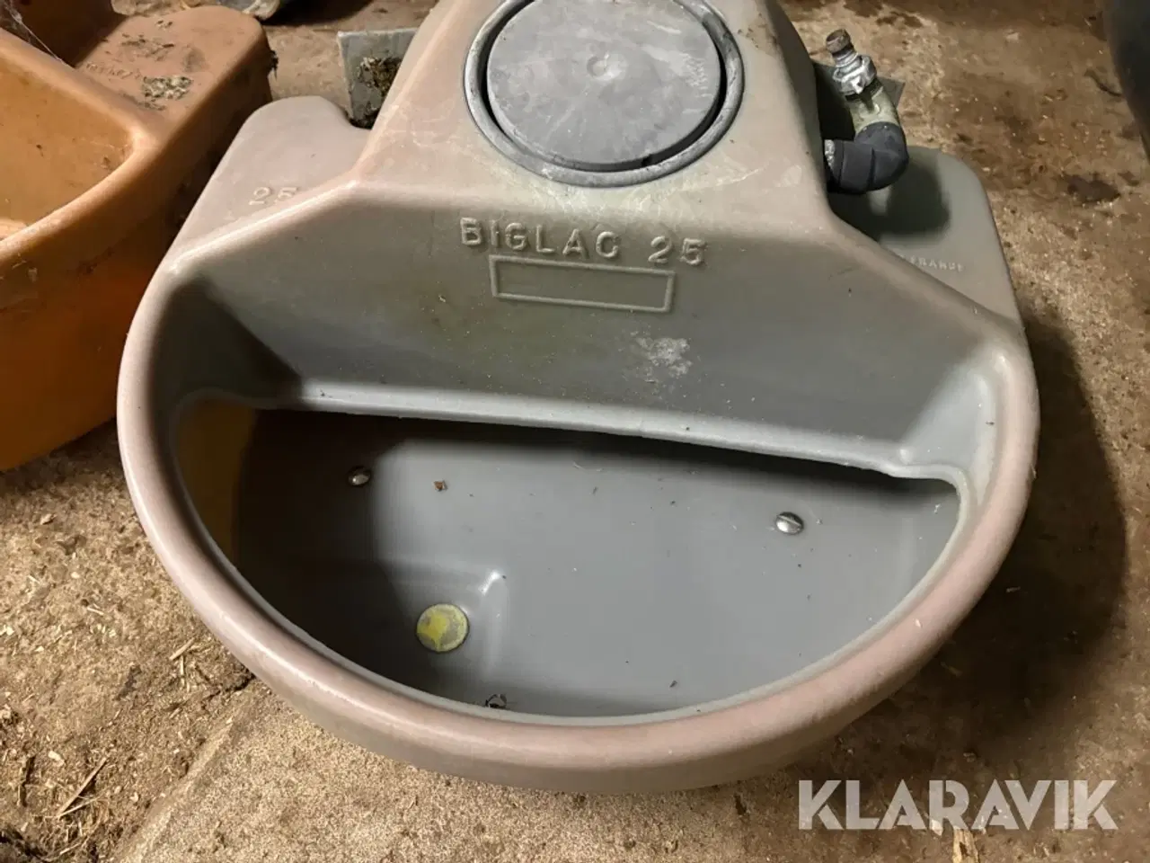 Billede 7 - Mineralbeholder og vandtrug