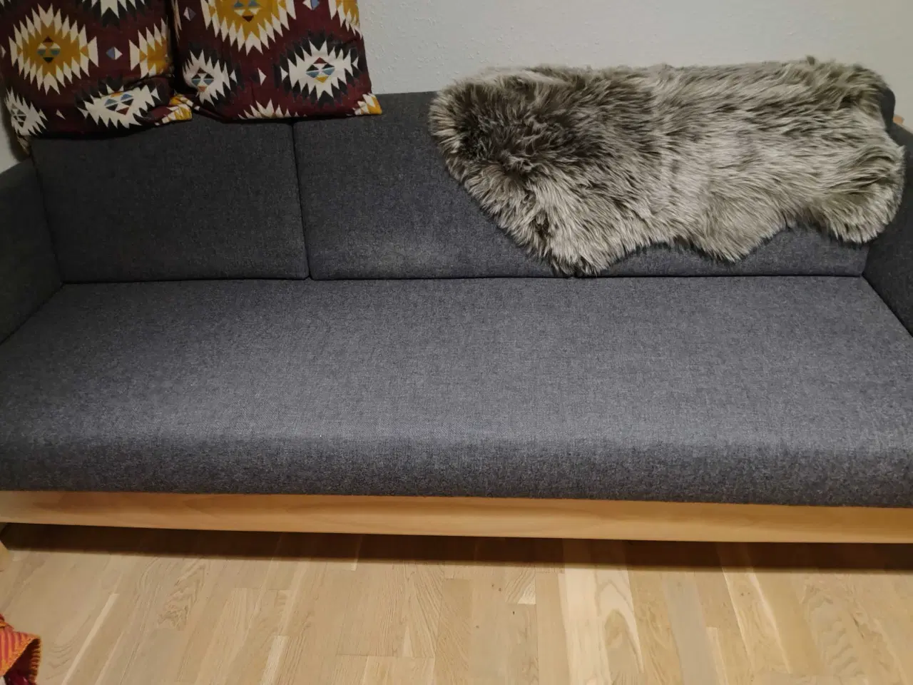 Billede 4 - Sovesofa med spring indlæg grå stof gr flytning