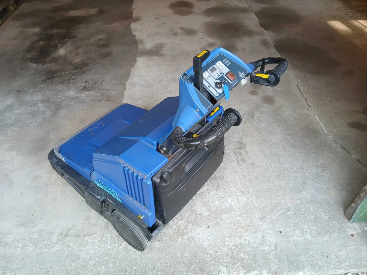 Billede 4 - nilfisk-Alto fejemaskine