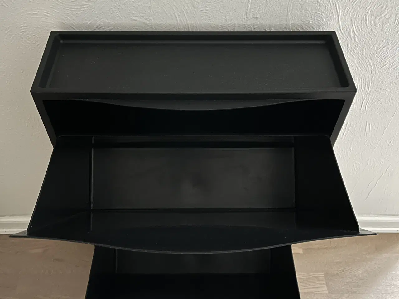 Billede 3 - 2 sorte IKEA Trones skokasser / skoskab