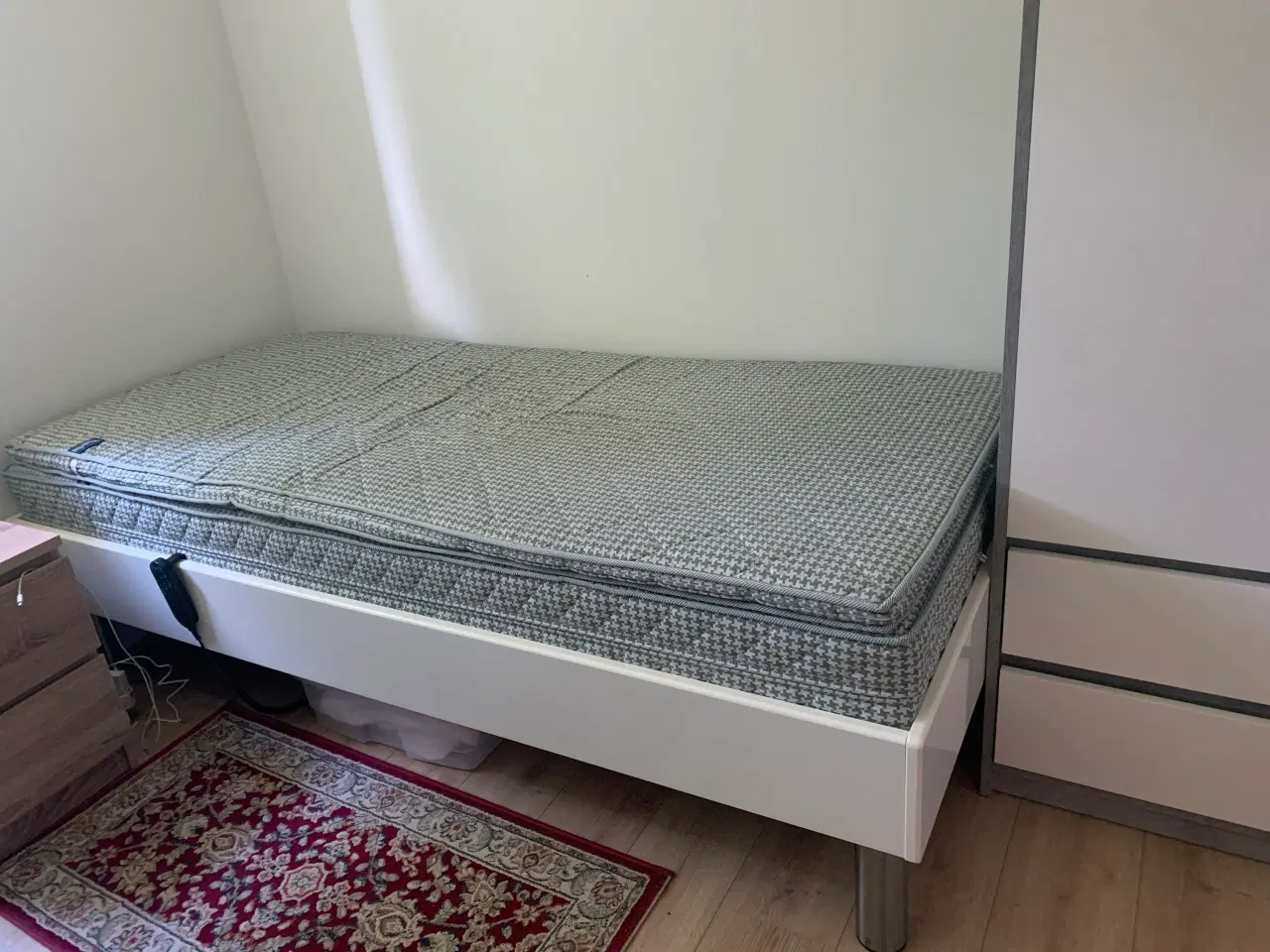 Billede 1 - Elevationsseng 90 cm enkeltseng