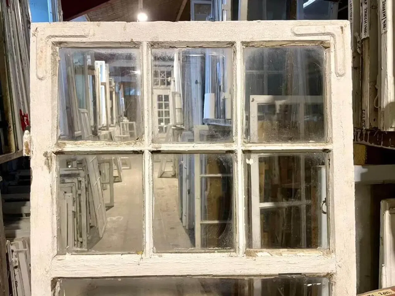 Billede 3 - Høj vinduesramme m. små rudefelter øverst