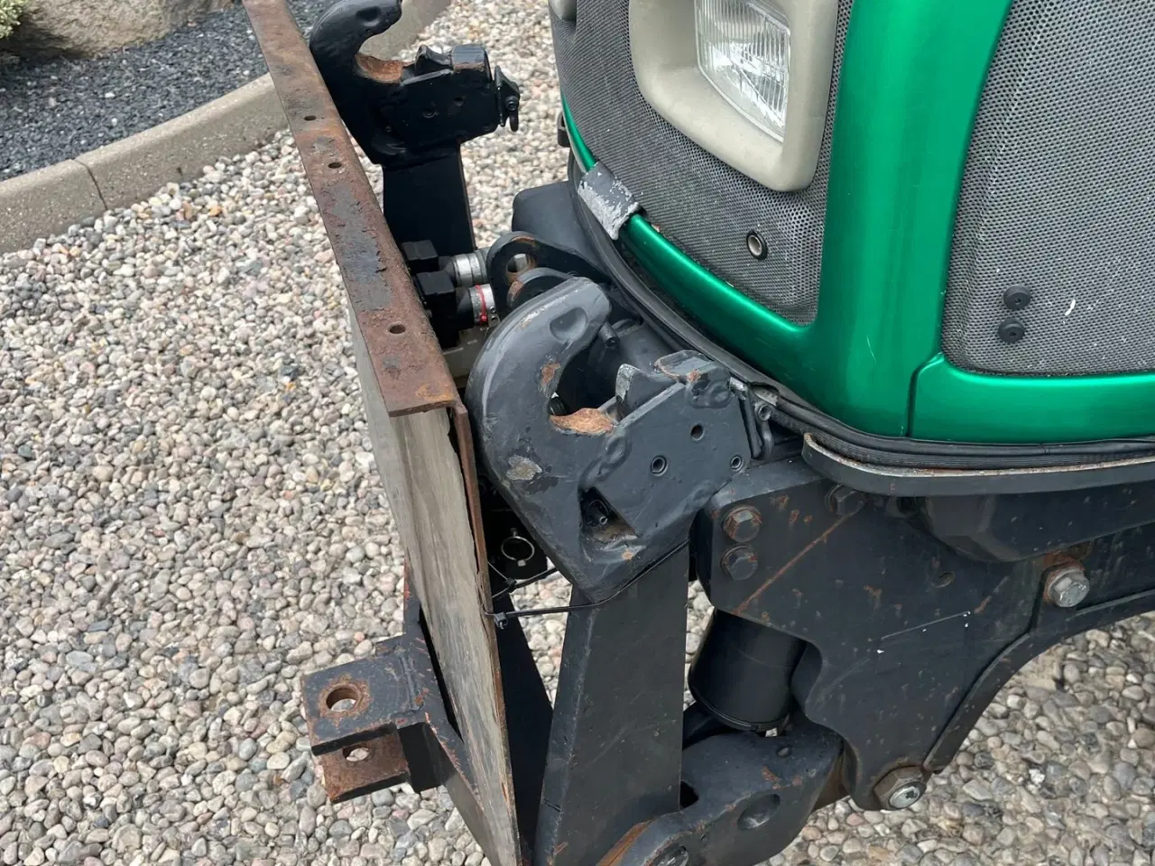 Billede 4 - Valtra T202 Direct med skovinddækning og frontlift