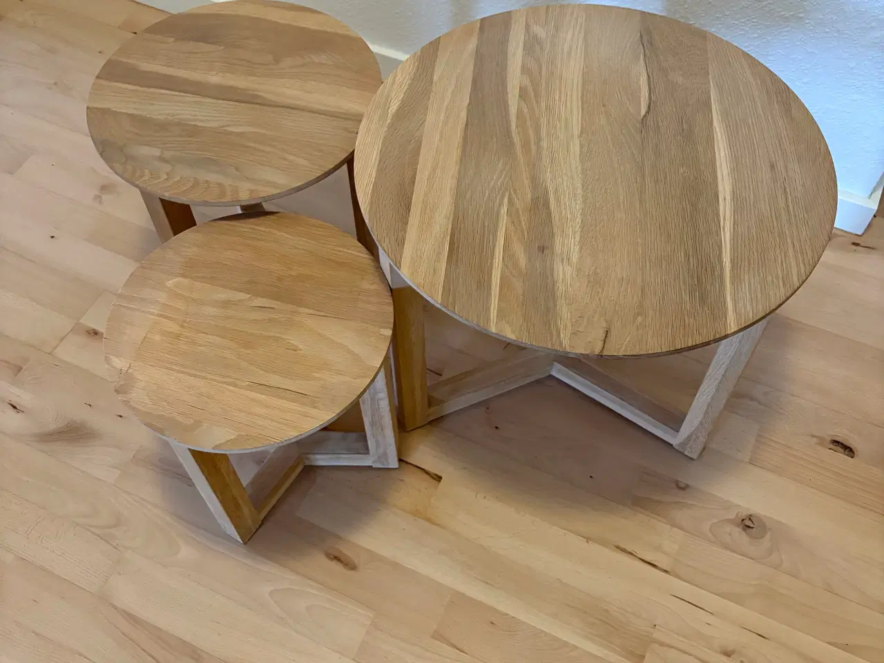 Billede 1 - 3 små bordet i eg