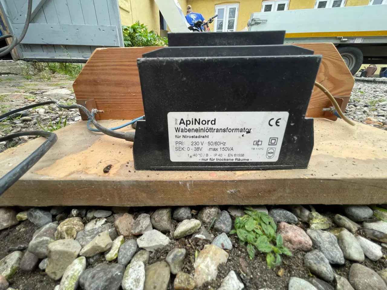 Billede 1 - Apparat til ilodning af voks i tavlerne