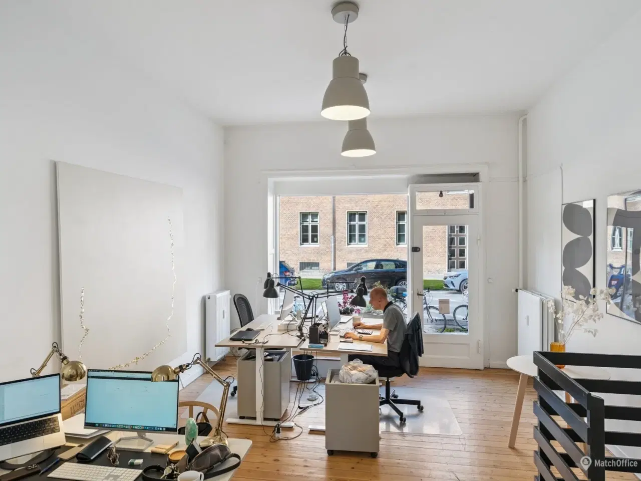 Billede 2 - Flot butik med kældershowroom