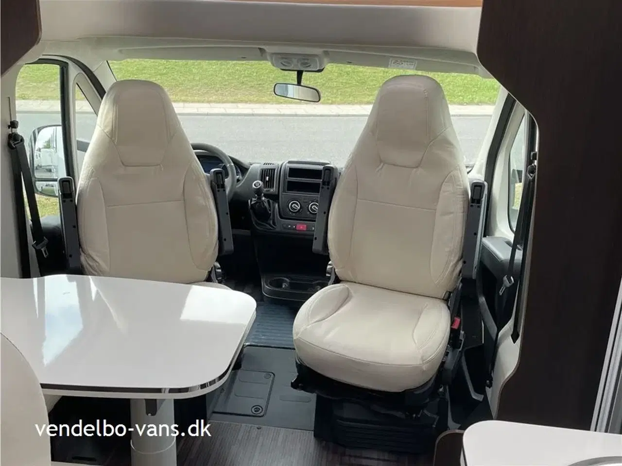 Billede 6 - 2024 - McLouis Mc4 239 Enkeltsenge over garagen og stort skylight over forsæder/ L- siddegruppe