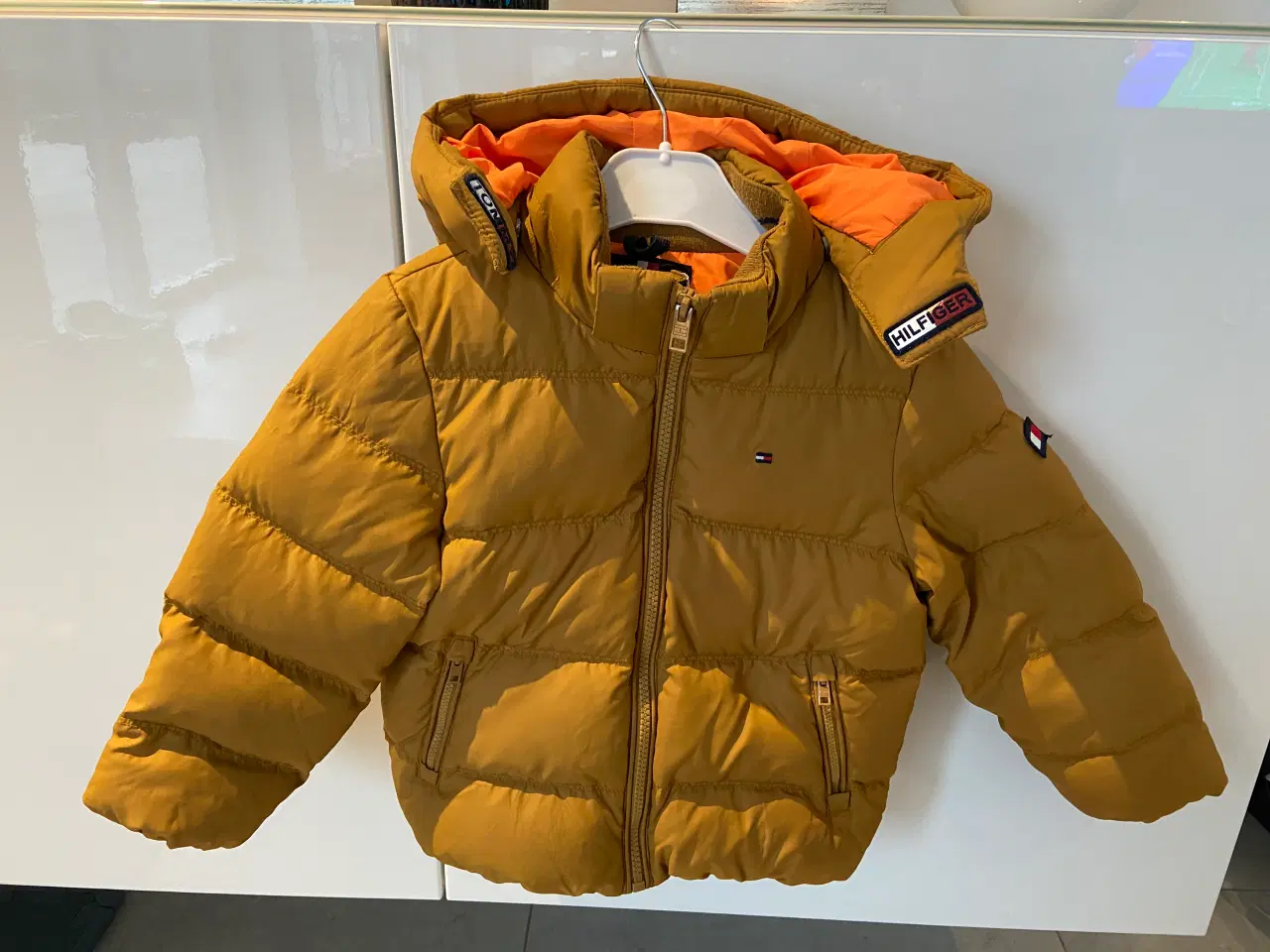 Billede 1 - Tommy Hilfiger jakke str. 98 (som ny!)