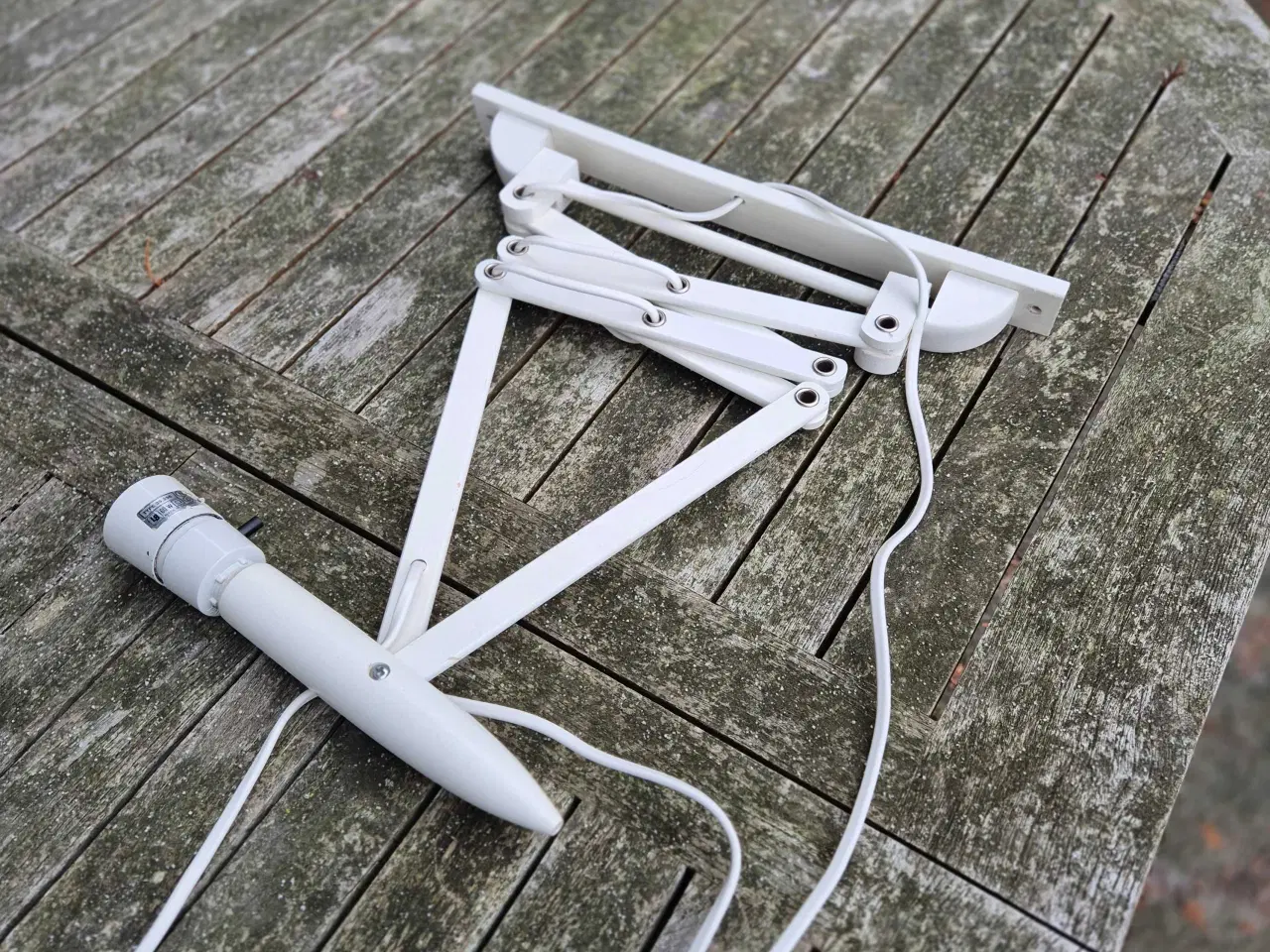 Billede 10 - Flot hvid sakselampe i dansk design