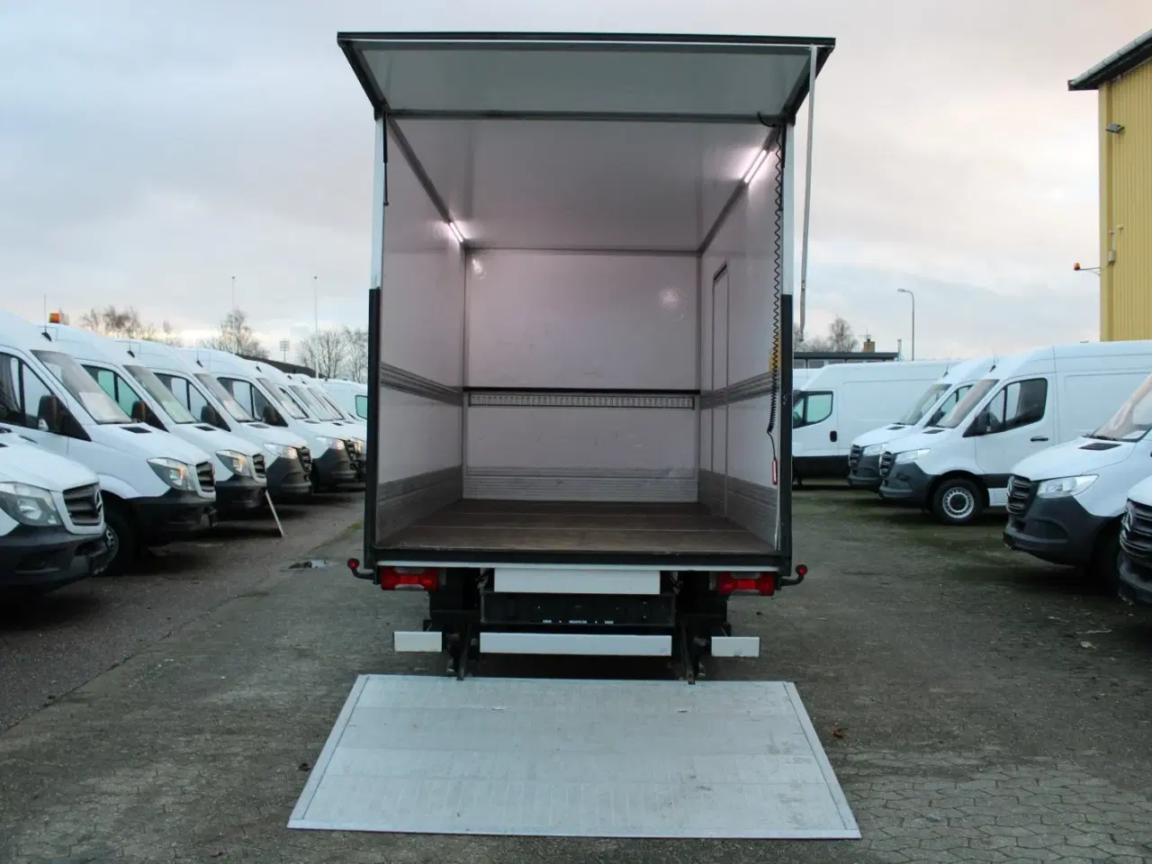 Billede 11 - Iveco Daily 2,3 35S14 Alukasse m/lift AG8