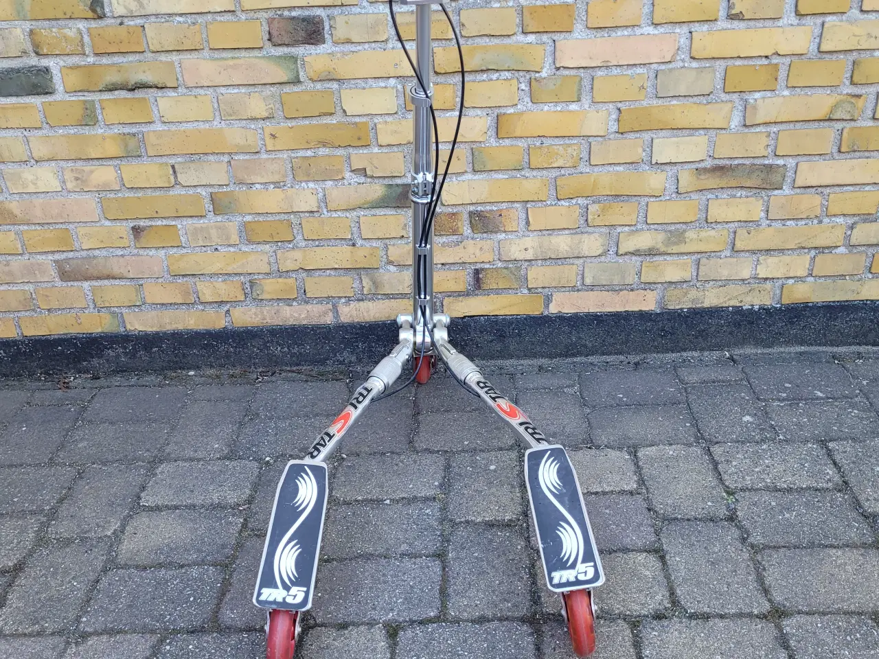 Billede 4 - Trikke TR5 (TriScan) 3 hjulet "Carving" løbehjul.